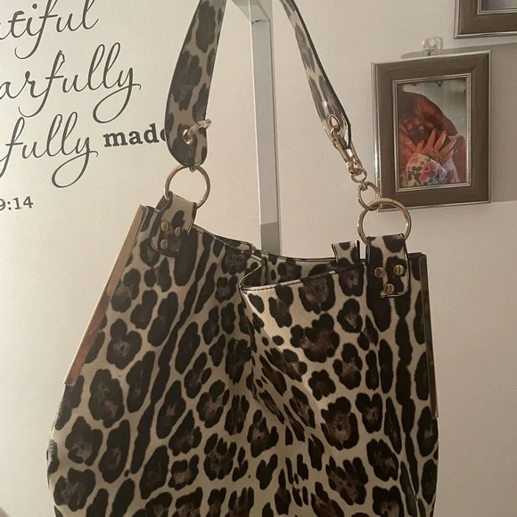 Leopard Patterned Shoulder Bag - Picture 4 of 6